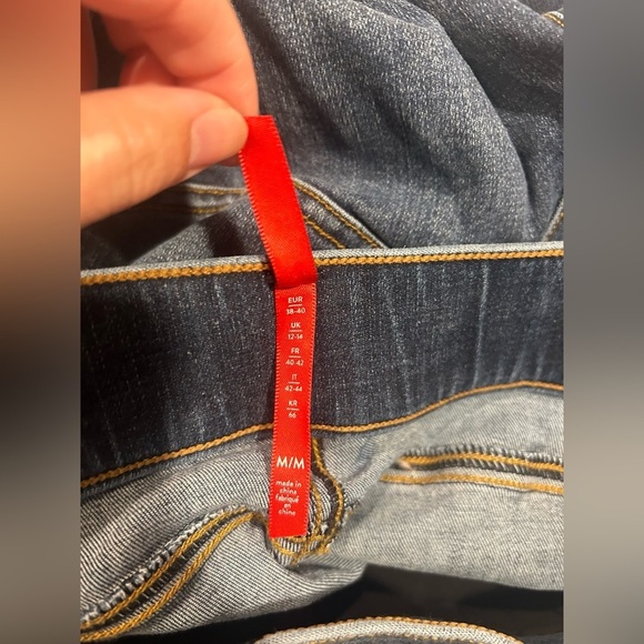 Spanx Pull On Skinny Jeans Women’s Medium Distressed Medium Wash Raw Hem - Picture 5 of 11